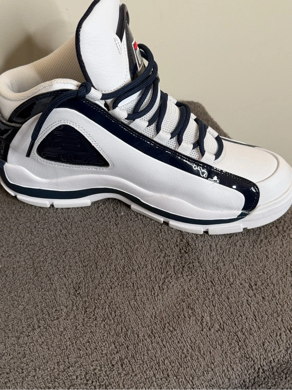 Fila Men’s size 11 Classic Grant Hill 2 basketball style with serious 90’s vibe